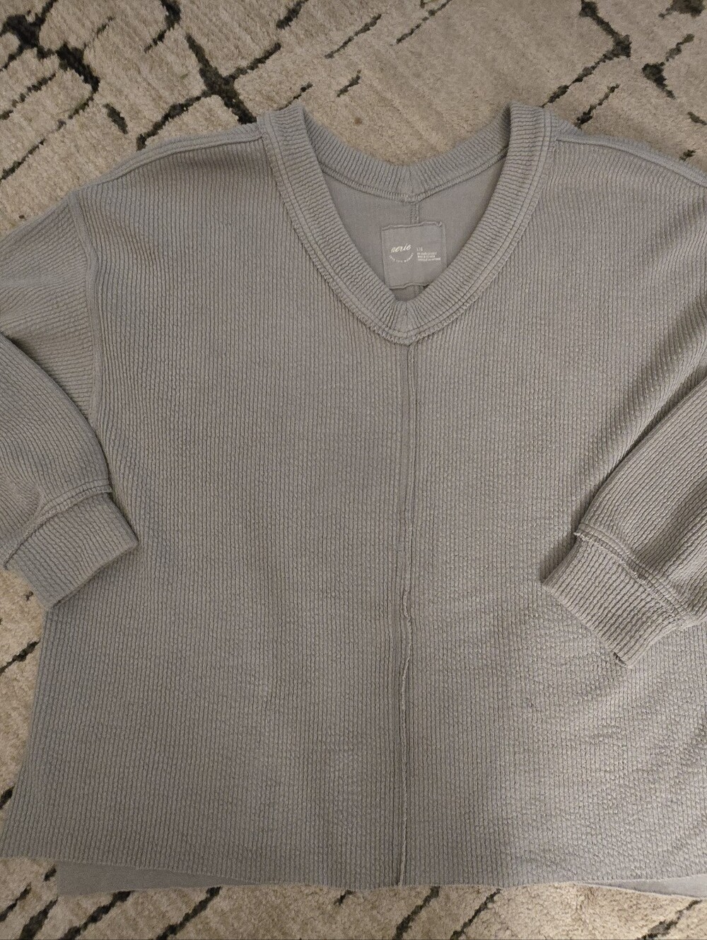 aerie Men's Light Gray Ribbed V-Neck Sweater